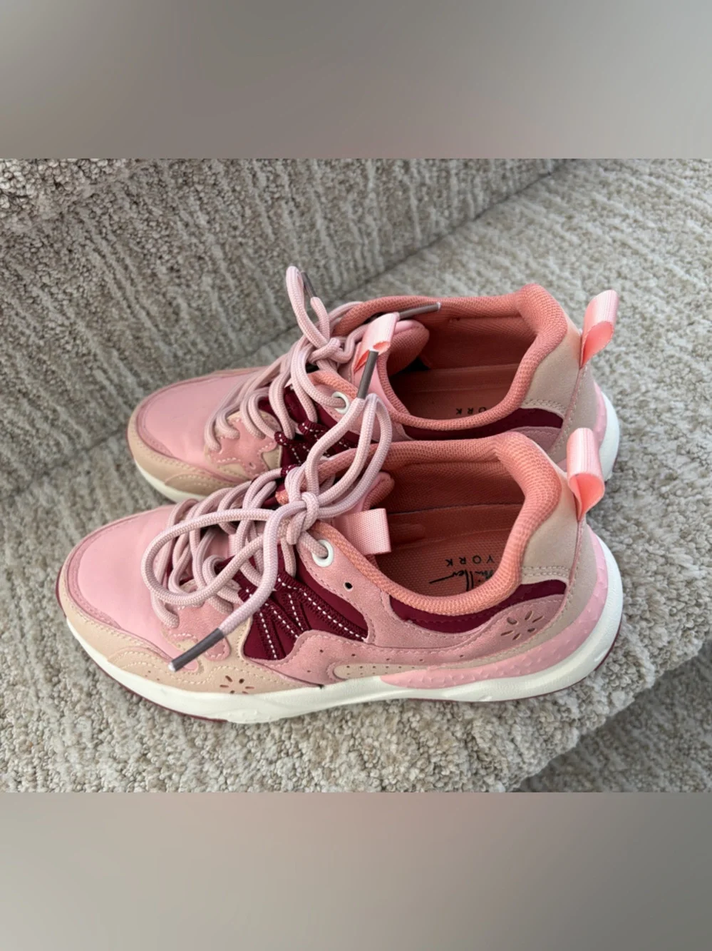 Nicole Miller Pink and Burgundy Sneakers. Girls size Youth 3. - Picture 3 of 9